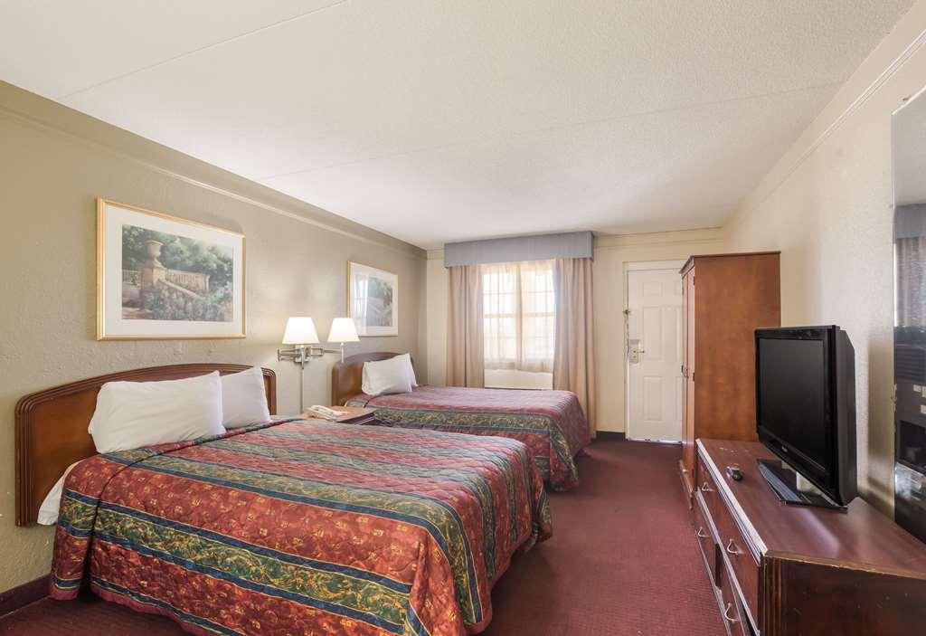 Econo Lodge Tucker Habitación foto