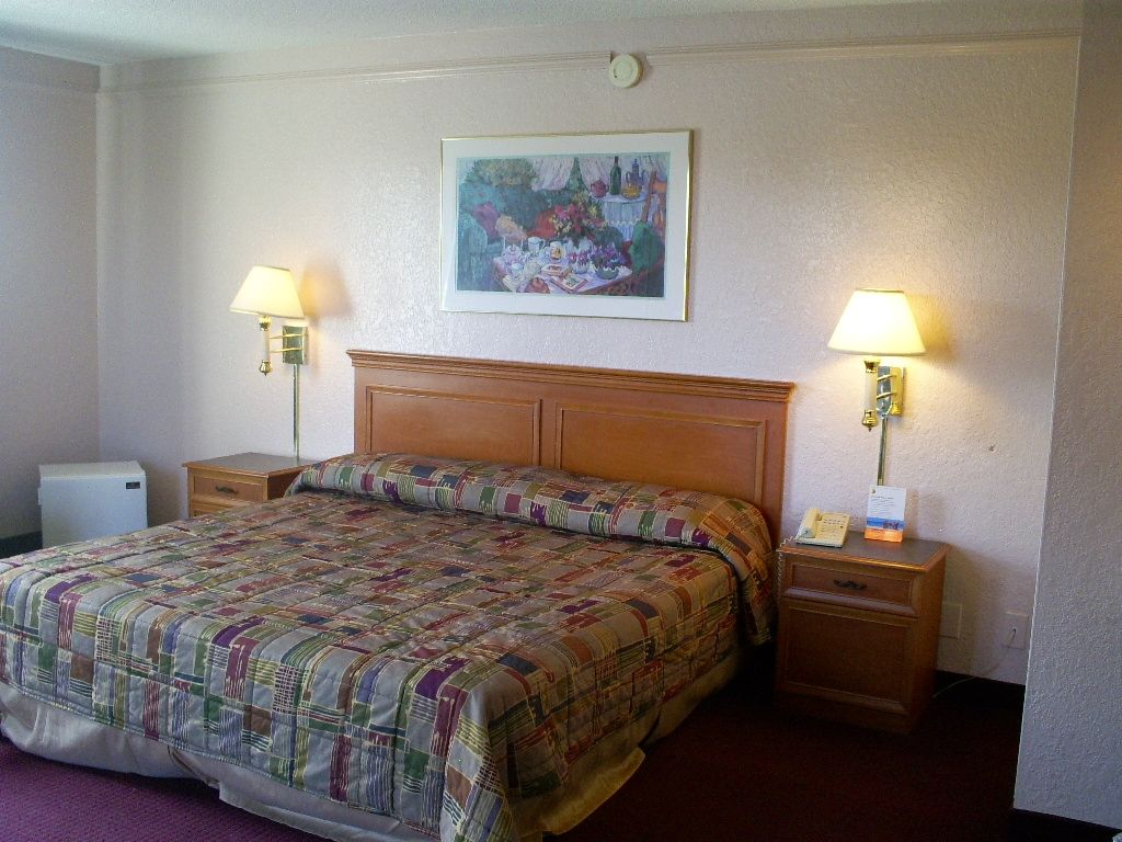 Econo Lodge Tucker Habitación foto